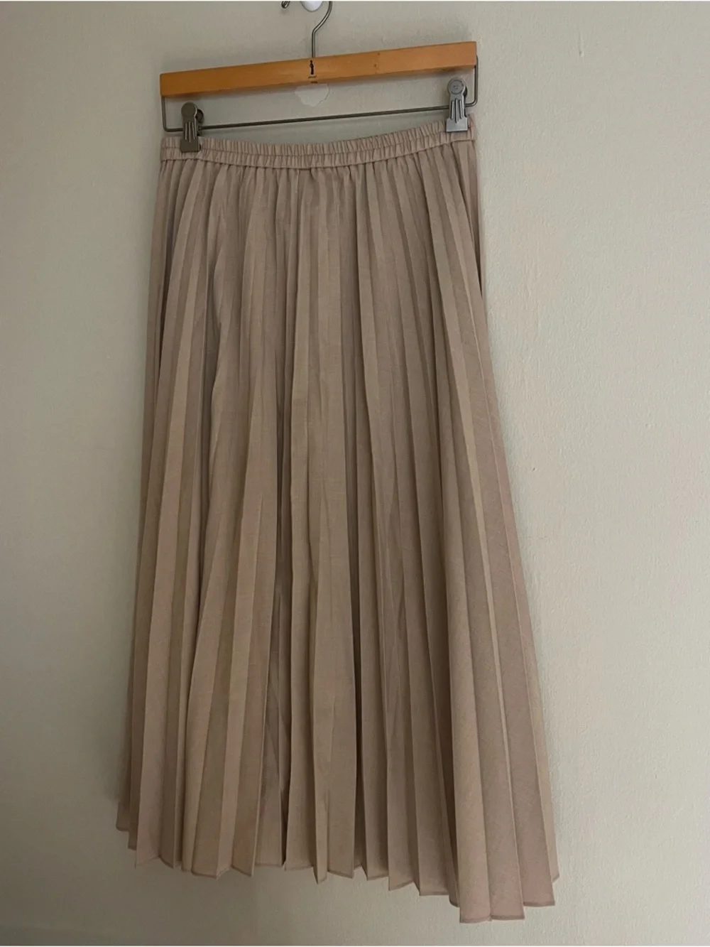Uniqlo Chiffon Pleated Long Skirt Beige M - Picture 2 of 3